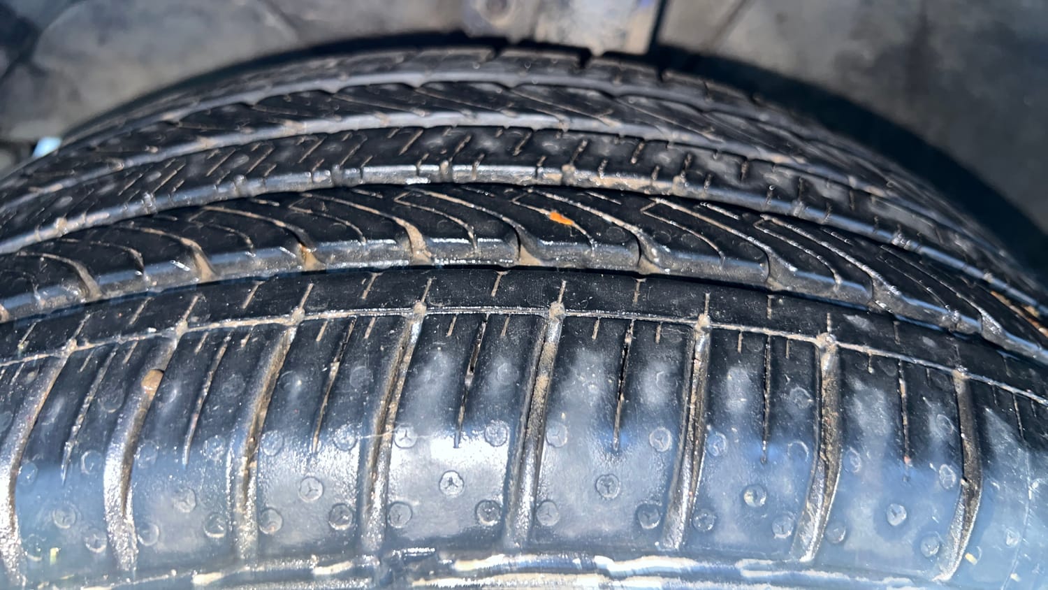 Used 2016 Maruti Suzuki Baleno Alpha 1.2 Petrol Manual tyres LEFT FRONT TYRE TREAD VIEW
