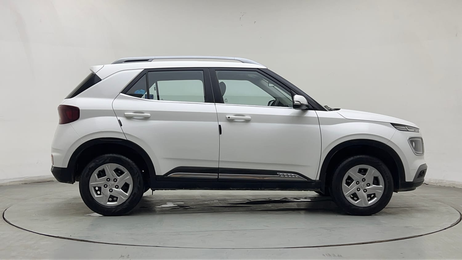 Used 2022 Hyundai Venue S Plus 1.2 Petrol Petrol Manual exterior RIGHT SIDE VIEW