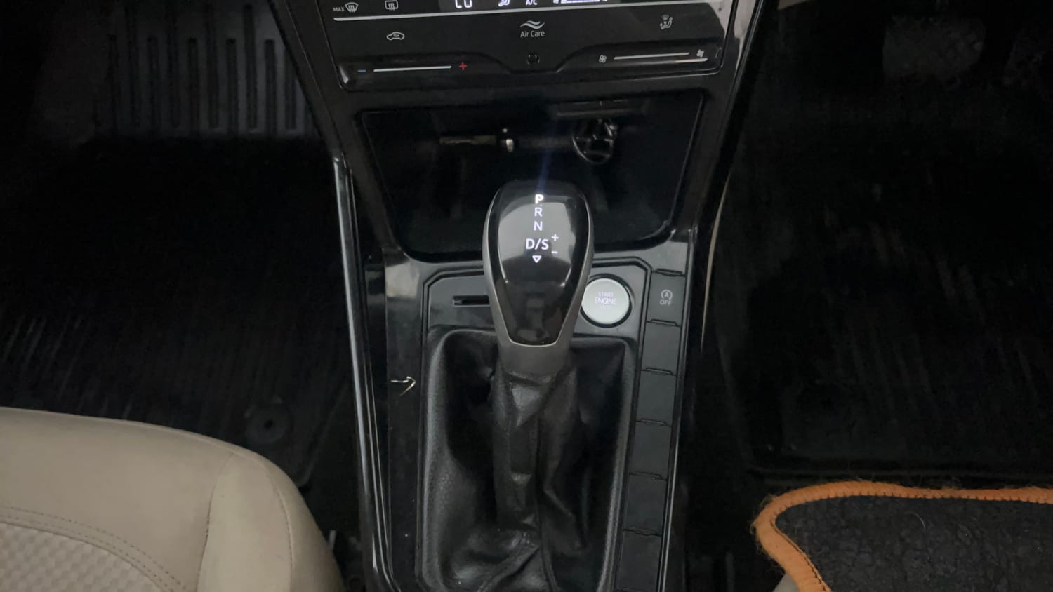 Used 2024 Volkswagen Virtus Highline 1.0 TSI AT Petrol Automatic interior GEAR  KNOB VIEW