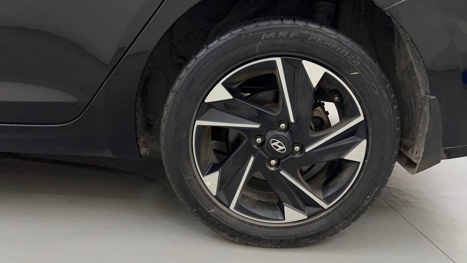 Used 2020 Hyundai Verna SX (O) 1.0 Turbo DCT Petrol Automatic tyres LEFT REAR TYRE RIM VIEW