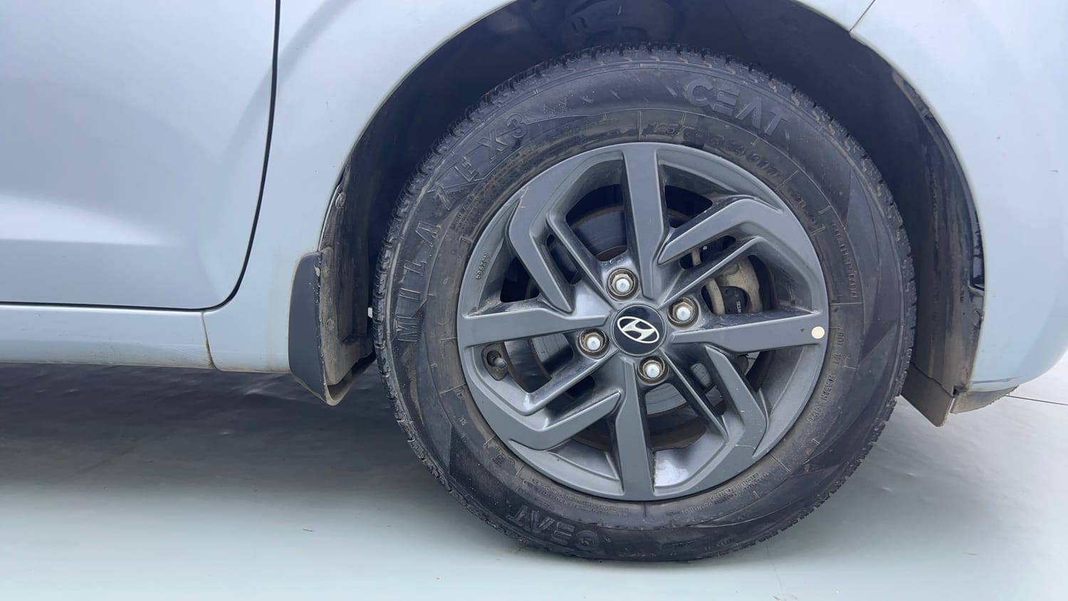 Used 2020 Hyundai Grand i10 Nios Sportz AMT 1.2 Kappa VTVT Petrol Automatic tyres RIGHT FRONT TYRE RIM VIEW
