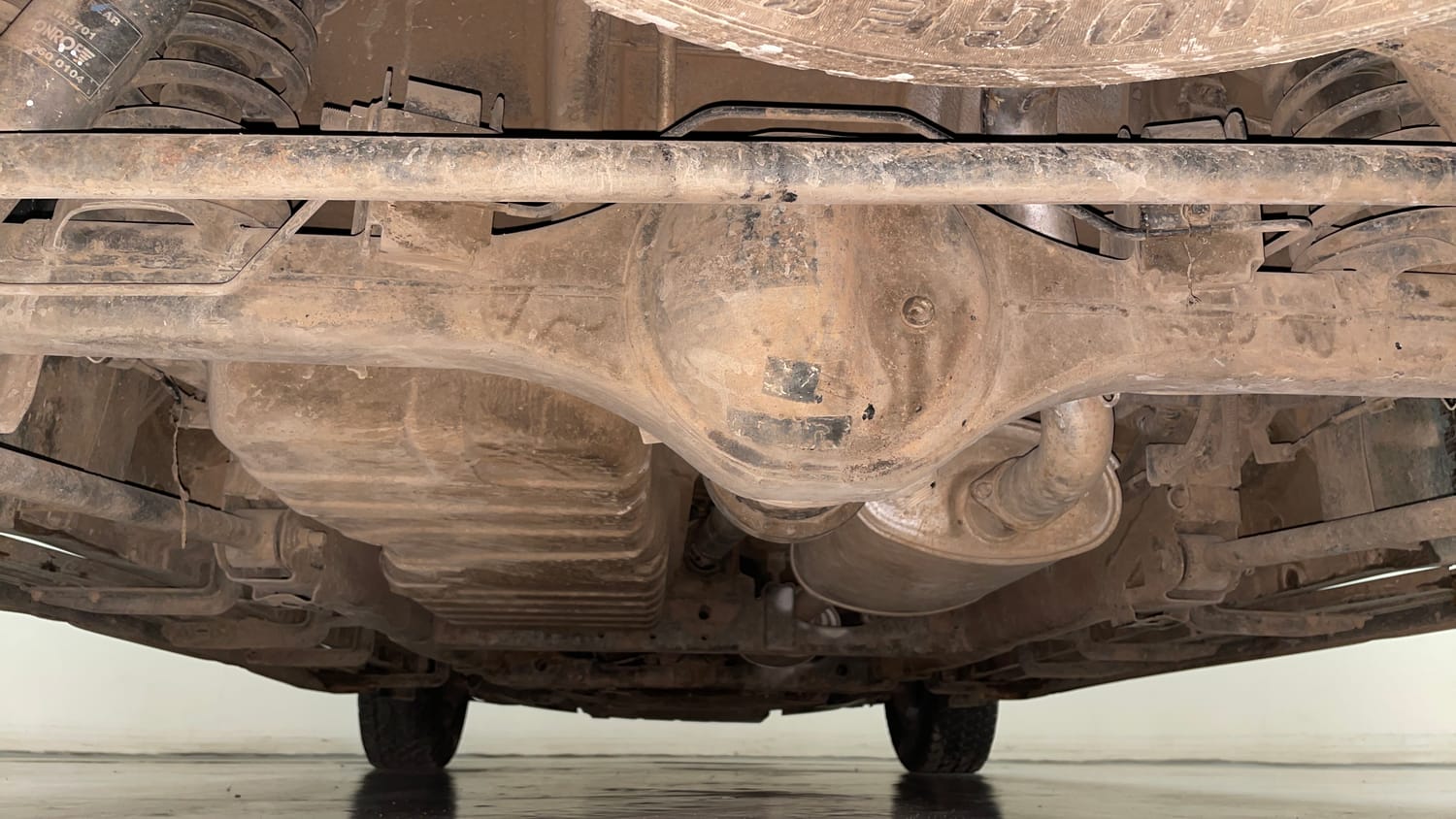 Used 2017 Tata Hexa XT 4x2 7 STR Diesel Manual extra REAR UNDERBODY VIEW (TAKEN FROM REAR)