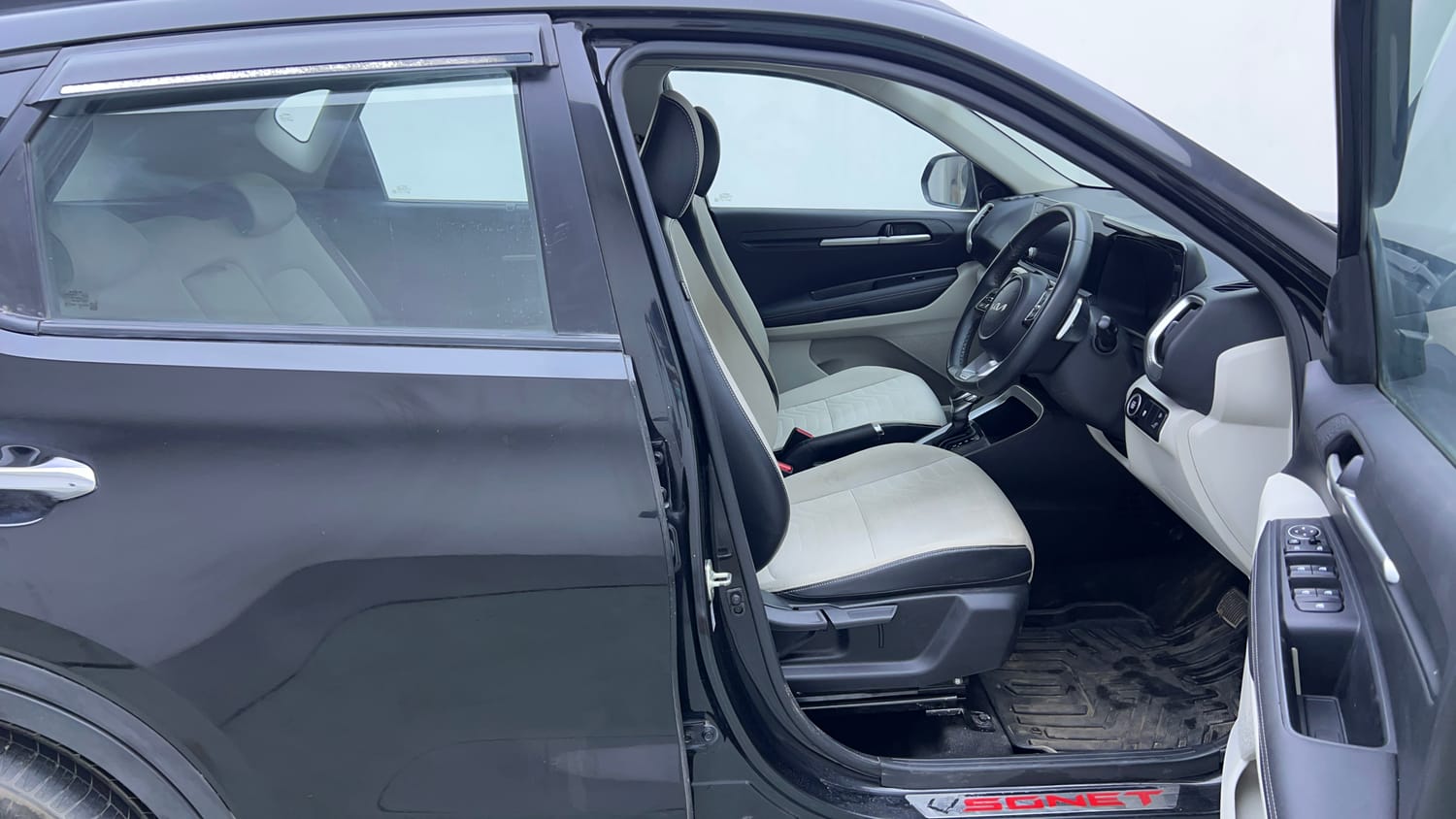 Used 2023 Kia Sonet HTX 1.5 AT Diesel Automatic interior RIGHT SIDE FRONT DOOR CABIN VIEW