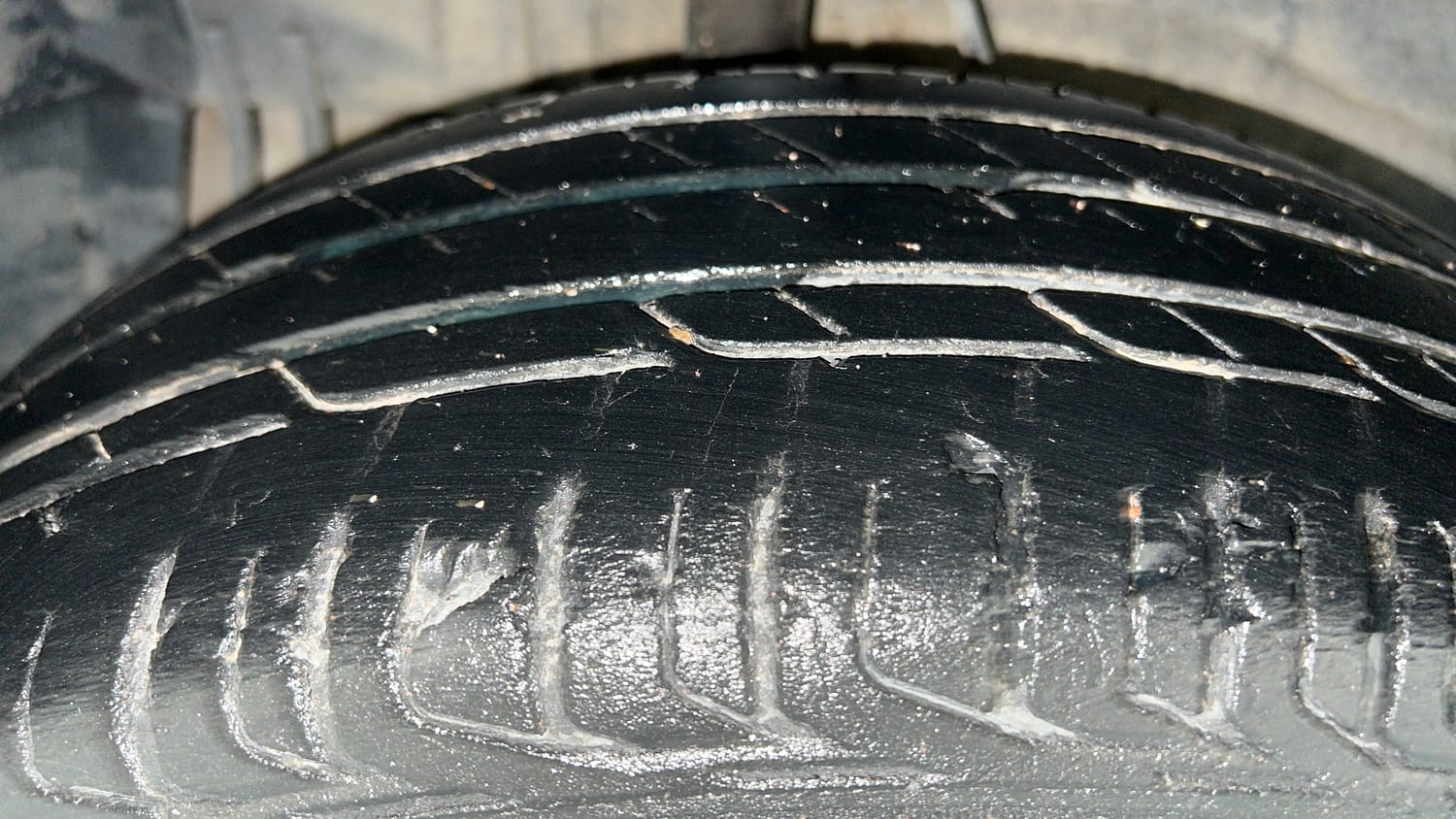 Used 2021 Tata Nexon XZ Petrol Manual tyres RIGHT REAR TYRE TREAD VIEW