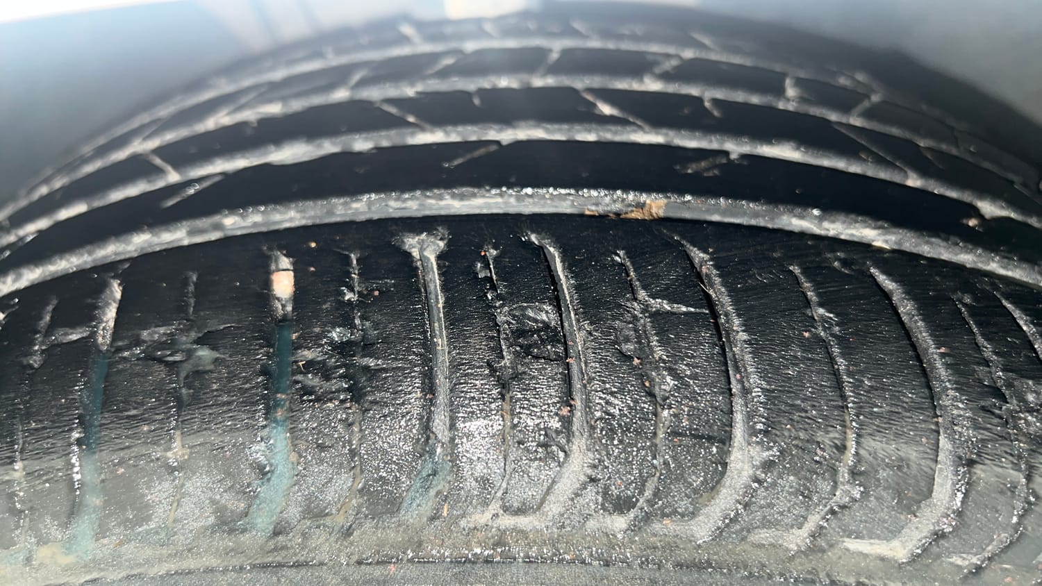 Used 2024 Volkswagen Virtus Highline 1.0 TSI AT Petrol Automatic tyres RIGHT FRONT TYRE TREAD VIEW