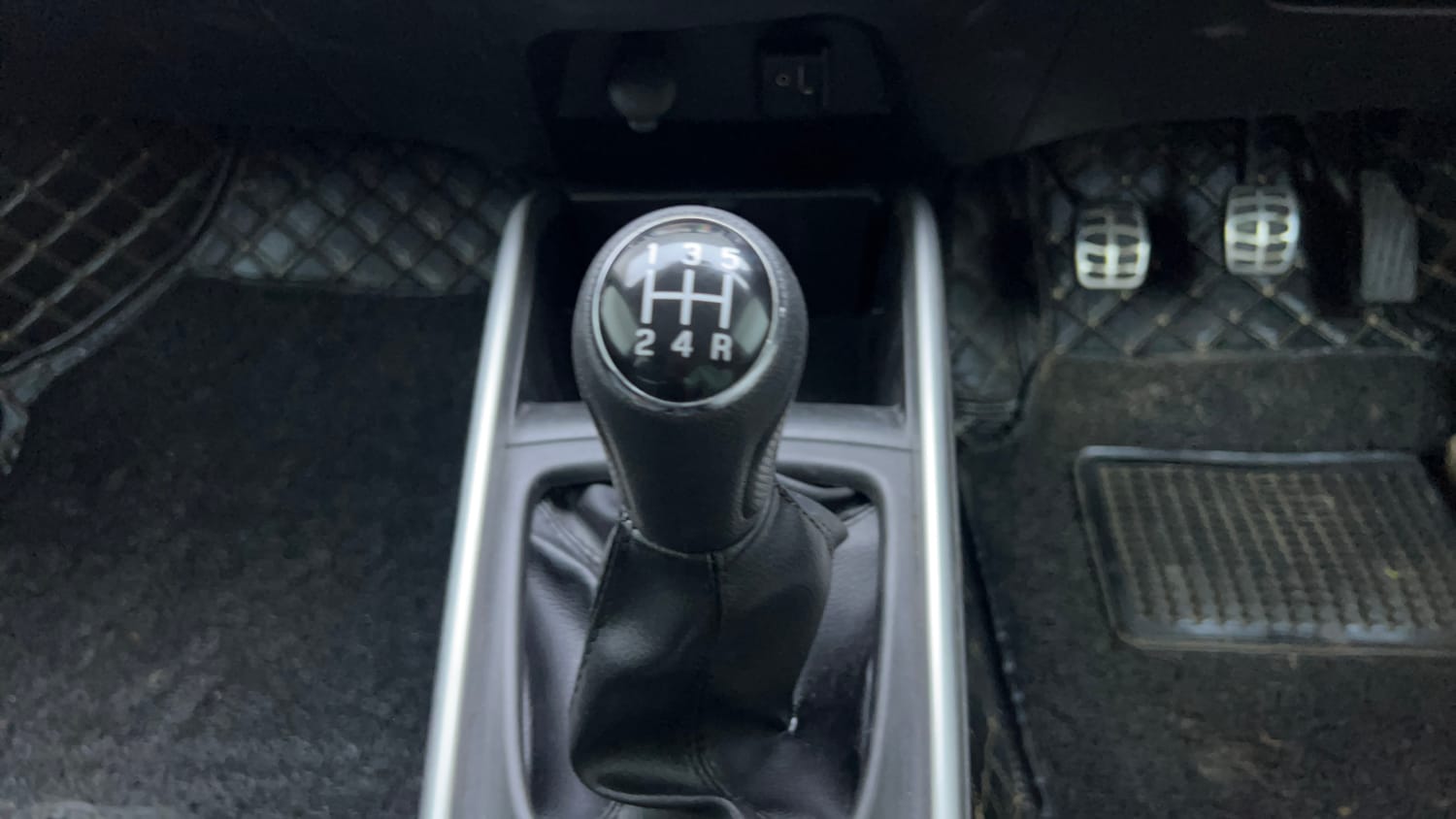 Used 2016 Maruti Suzuki Baleno Alpha 1.2 Petrol Manual interior GEAR  KNOB VIEW