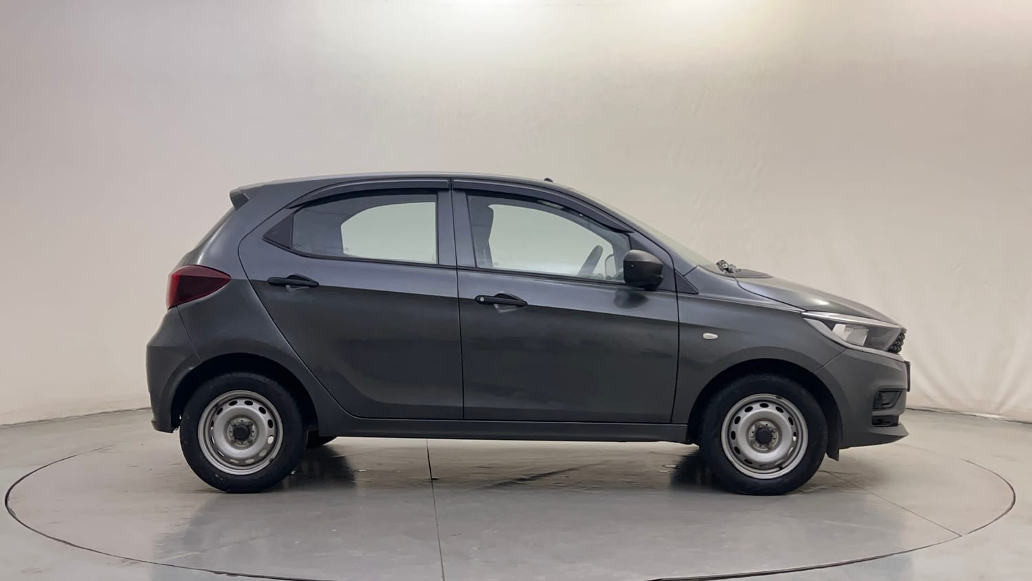 Used 2021 Tata Tiago XE Petrol Manual exterior RIGHT SIDE VIEW