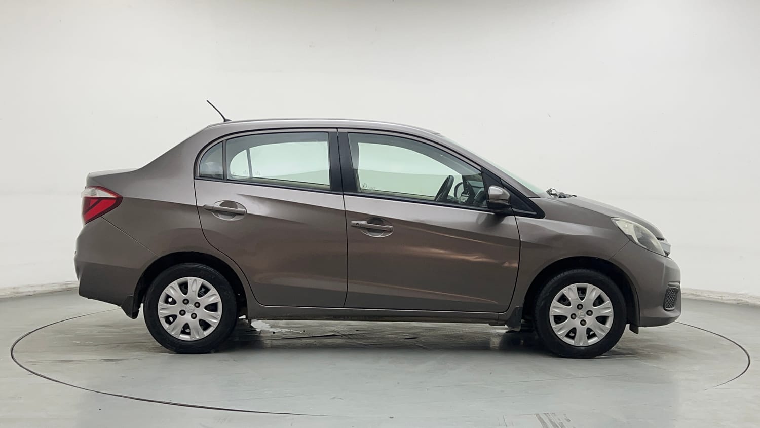 Used 2016 Honda Amaze 1.2 SX i-VTEC Petrol Manual exterior RIGHT SIDE VIEW