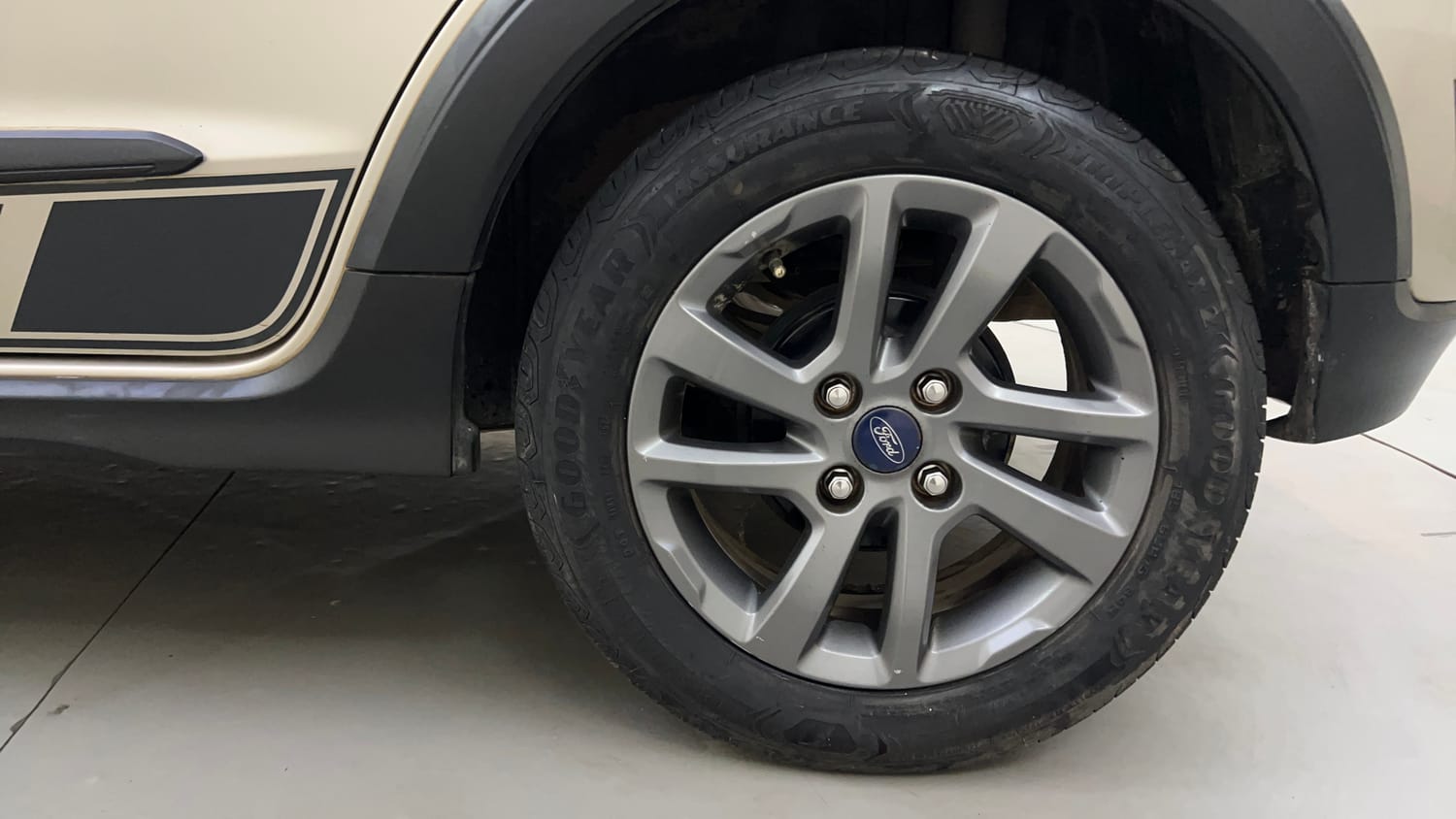 Used 2018 Ford Freestyle Titanium Plus 1.2 Ti-VCT Petrol Manual tyres LEFT REAR TYRE RIM VIEW