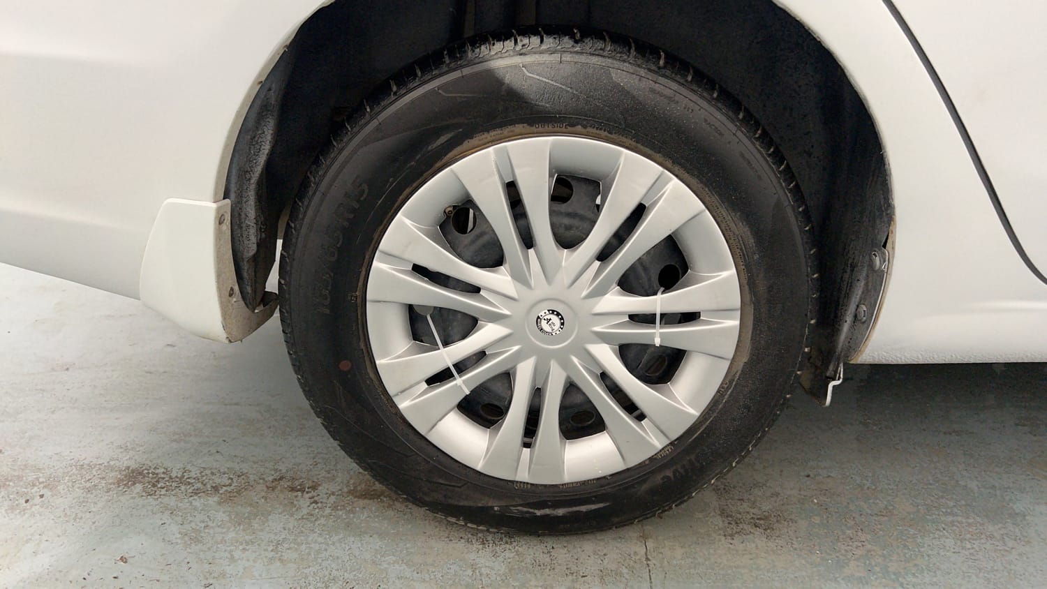 Used 2018 Maruti Suzuki Ciaz Delta 1.3 Hybrid Diesel Manual tyres RIGHT REAR TYRE RIM VIEW