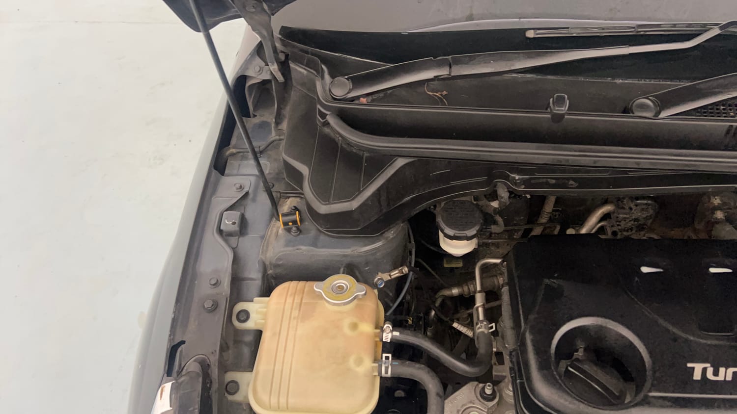 Used 2020 Hyundai New i20 Asta (O) 1.0 Turbo DCT Petrol Automatic engine ENGINE RIGHT SIDE HINGE & APRON VIEW