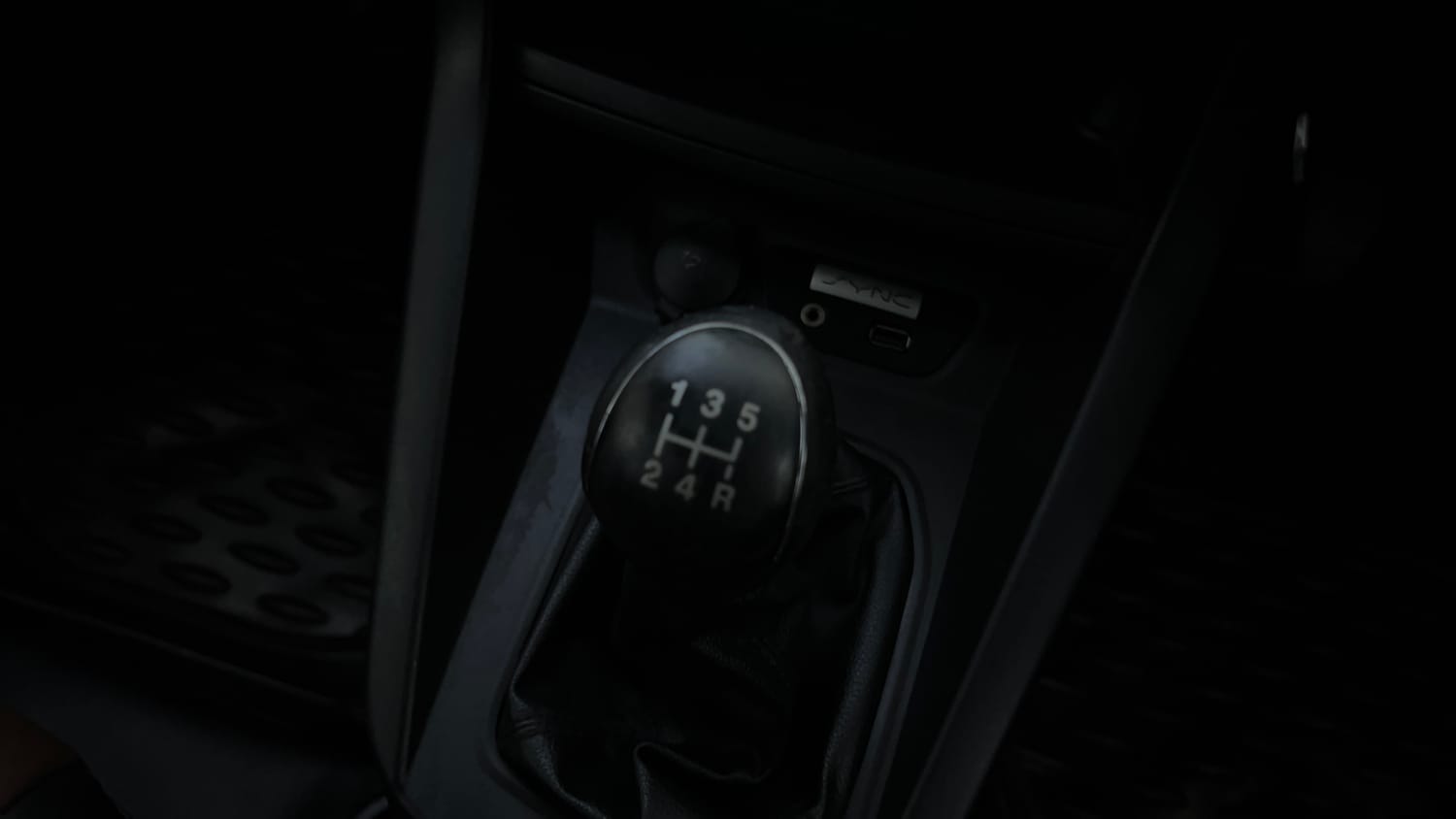 Used 2016 Ford Figo Titanium Plus 1.5 TDCi Diesel Manual interior GEAR  KNOB VIEW