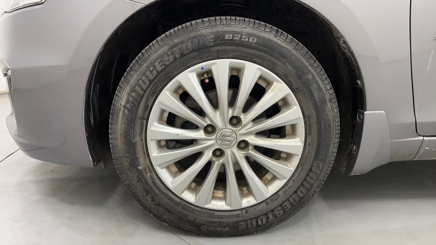 Used 2015 Maruti Suzuki Ciaz ZXi Petrol Manual tyres LEFT FRONT TYRE RIM VIEW