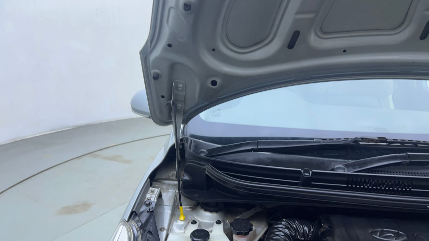 Used 2020 Hyundai Grand i10 Nios Sportz AMT 1.2 Kappa VTVT Petrol Automatic engine ENGINE RIGHT SIDE HINGE & APRON VIEW