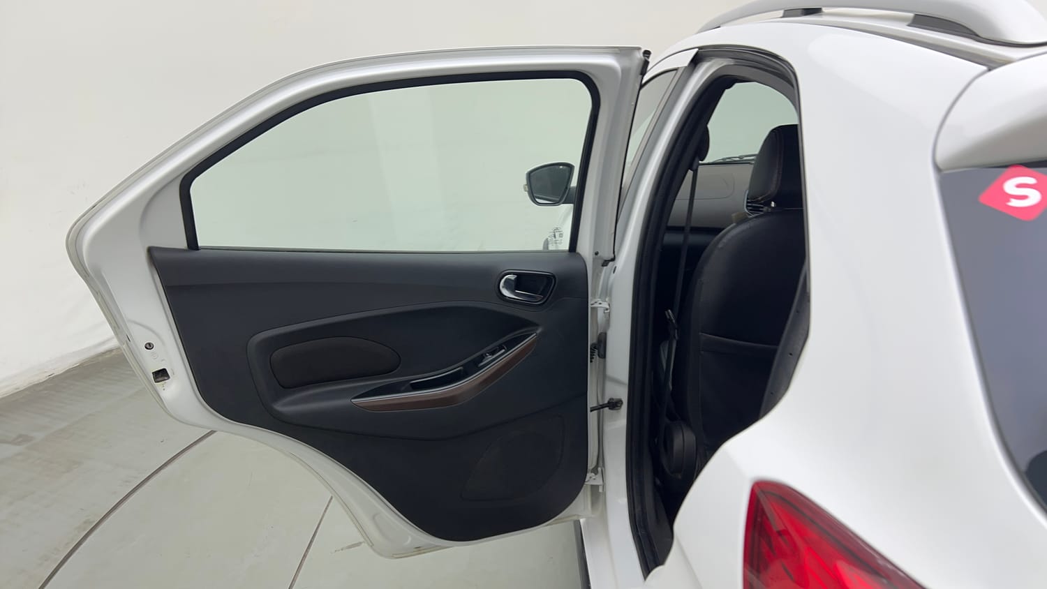 Used 2018 Ford Freestyle Titanium 1.2 Ti-VCT Petrol Manual interior LEFT REAR DOOR OPEN VIEW