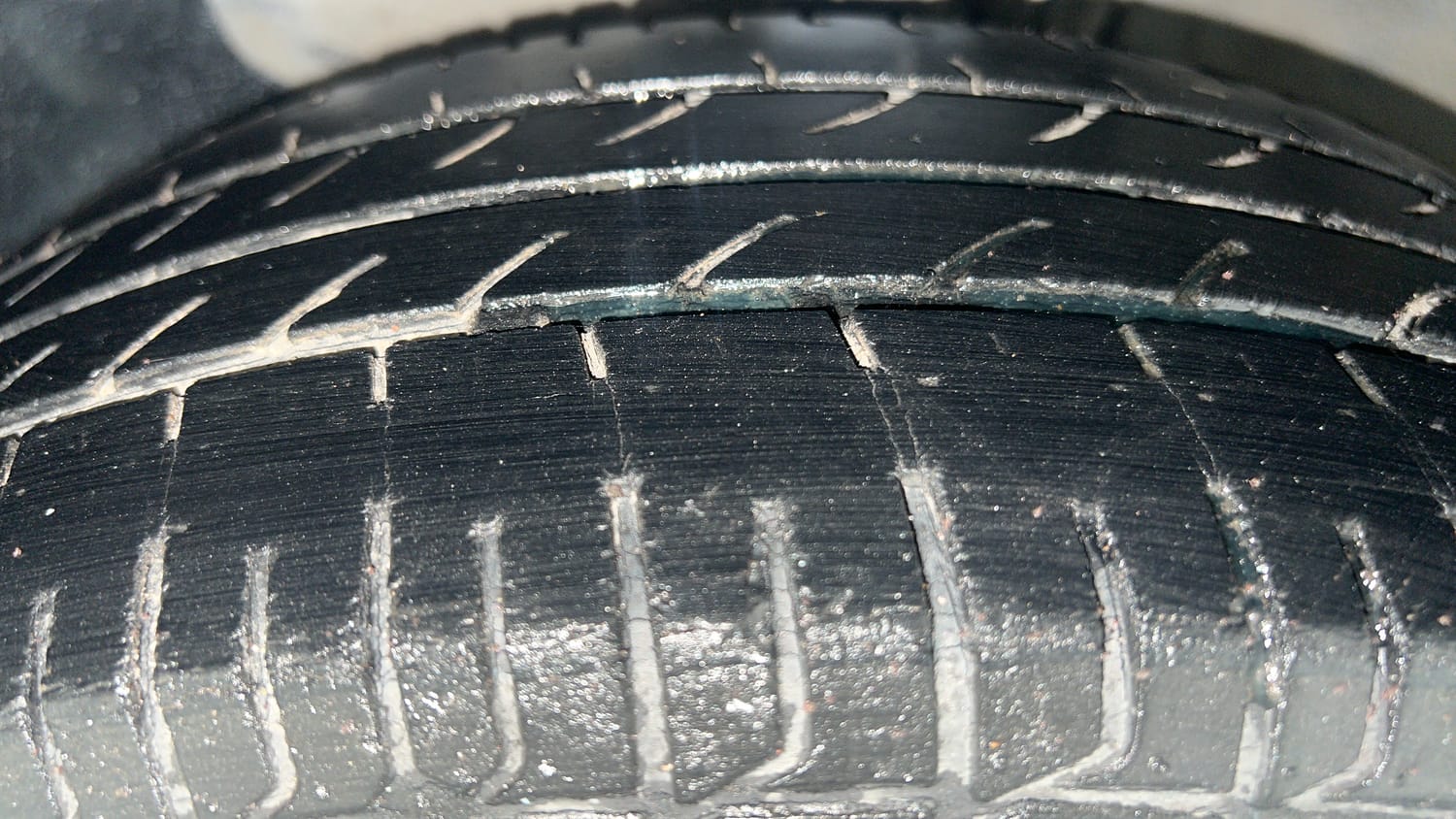 Used 2020 Hyundai Elite i20 Sportz Plus 1.2 Petrol Manual tyres LEFT FRONT TYRE TREAD VIEW