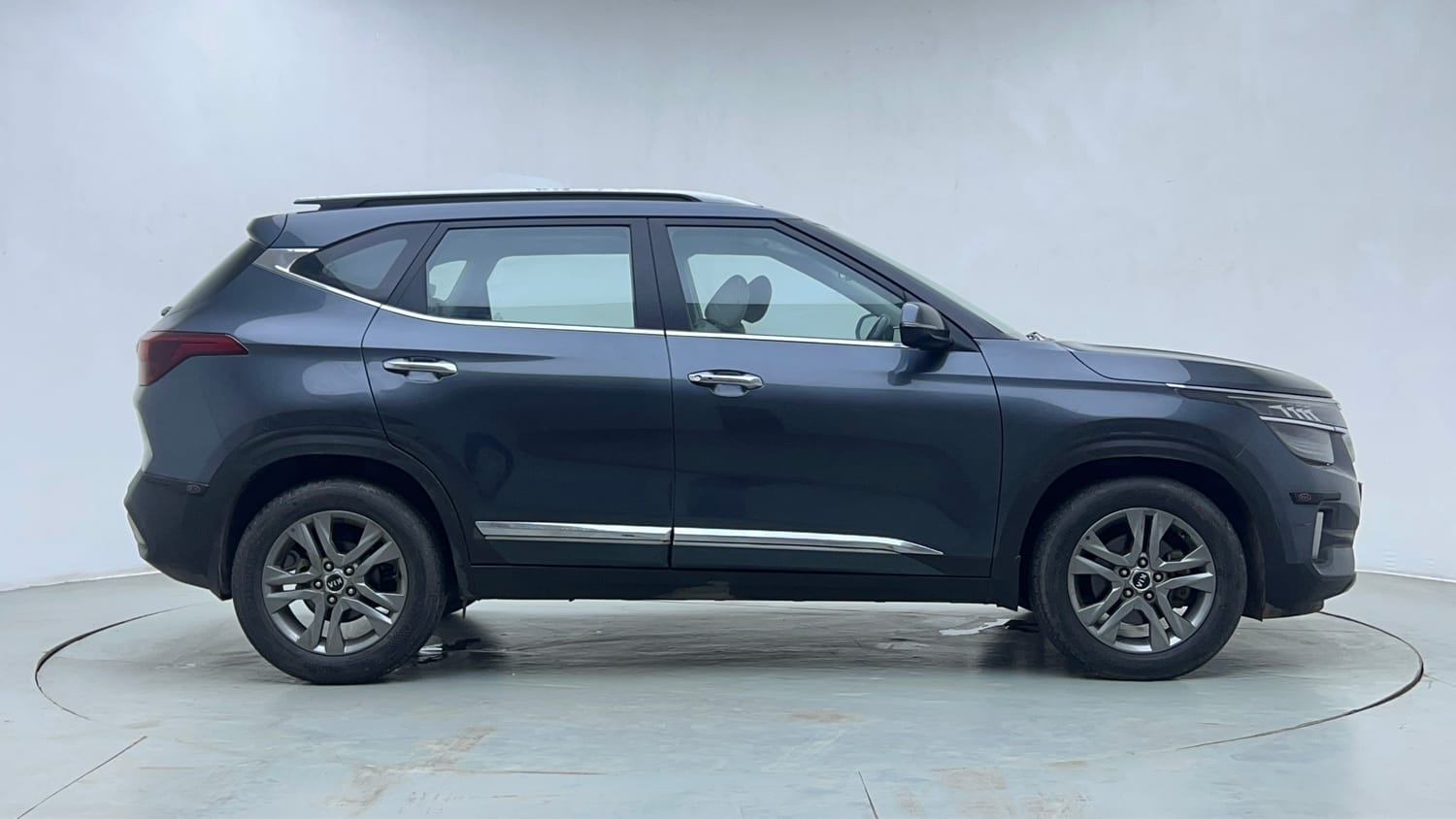 Used 2020 Kia Seltos HTX 1.5 Petrol Manual exterior RIGHT SIDE VIEW