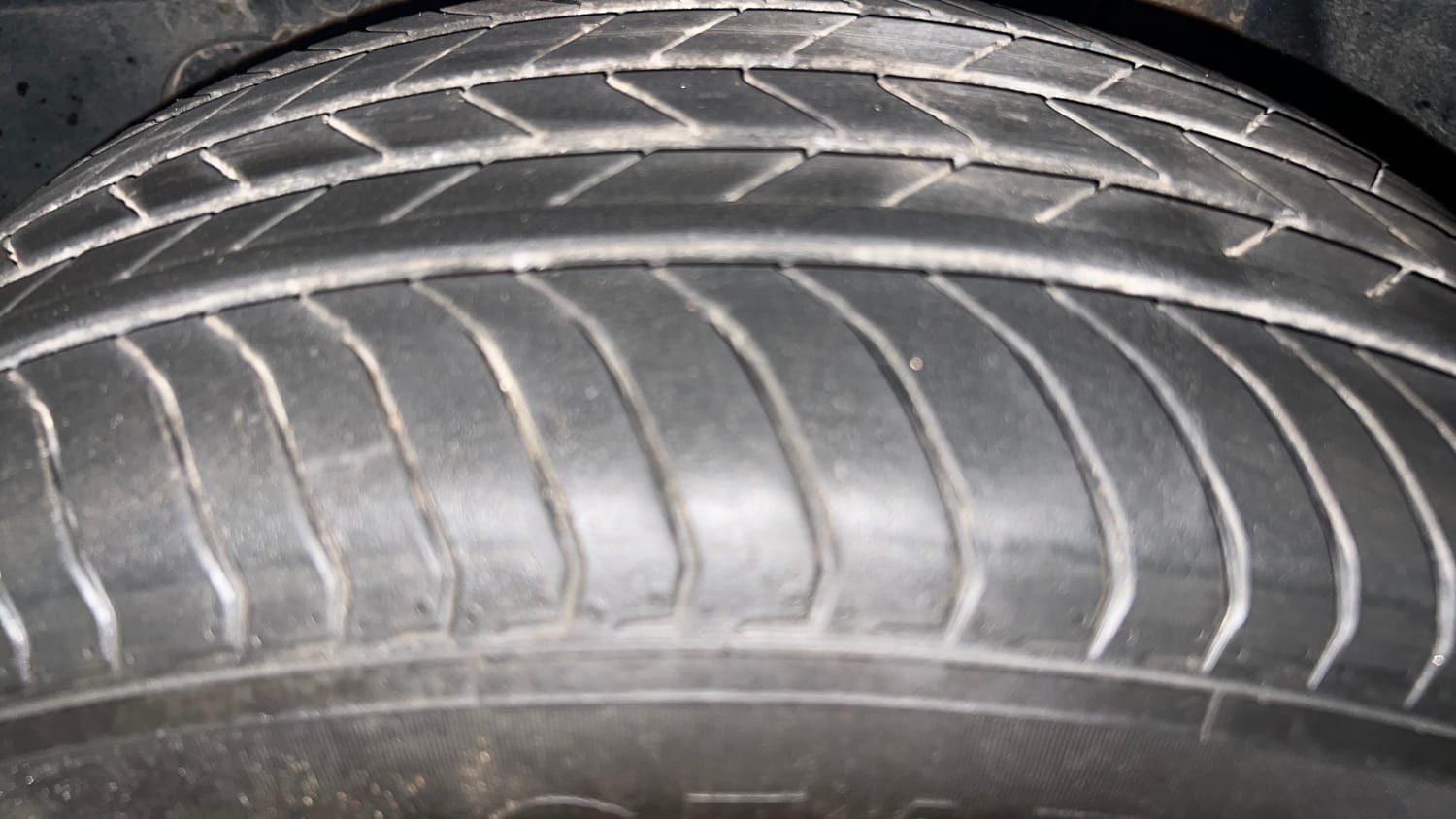 Used 2025 Tata Nexon EV Empowered 45 Electric Automatic tyres LEFT FRONT TYRE TREAD VIEW