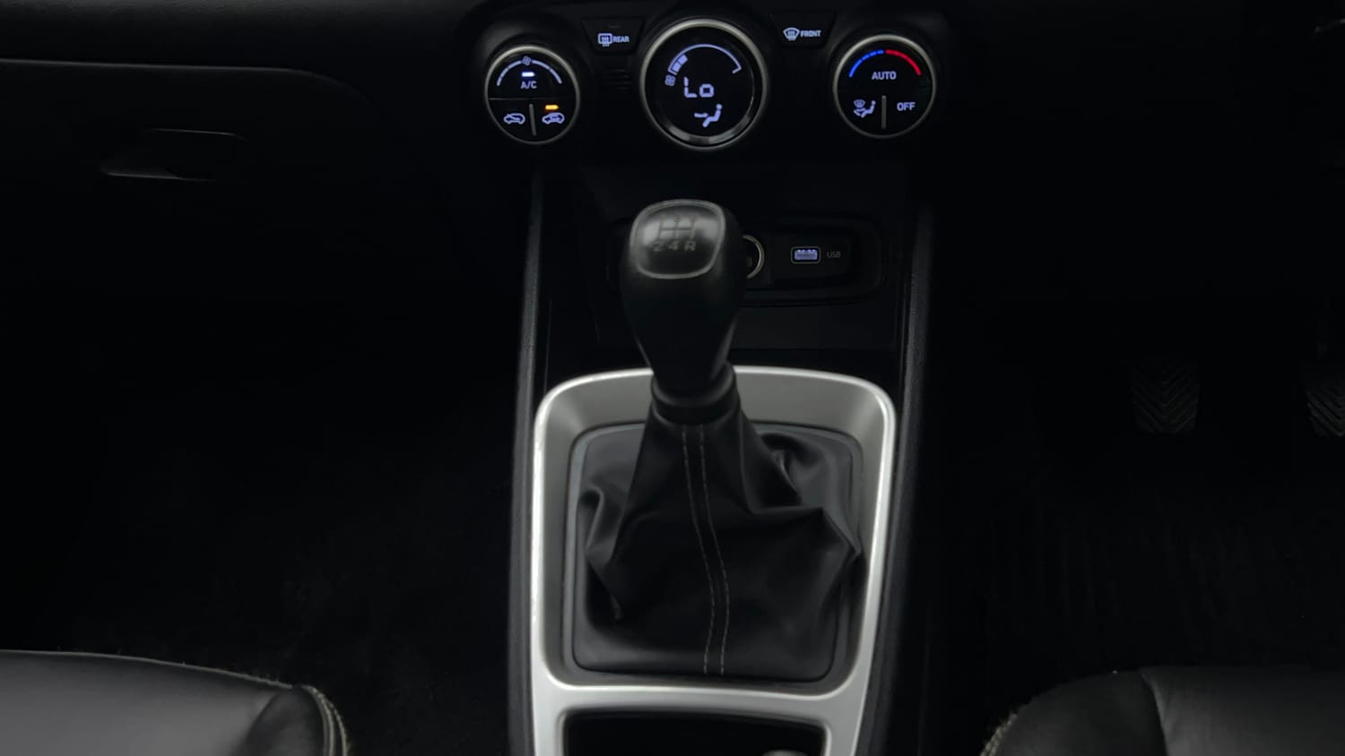 Used 2022 Hyundai Venue S Plus 1.2 Petrol Petrol Manual interior GEAR  KNOB VIEW