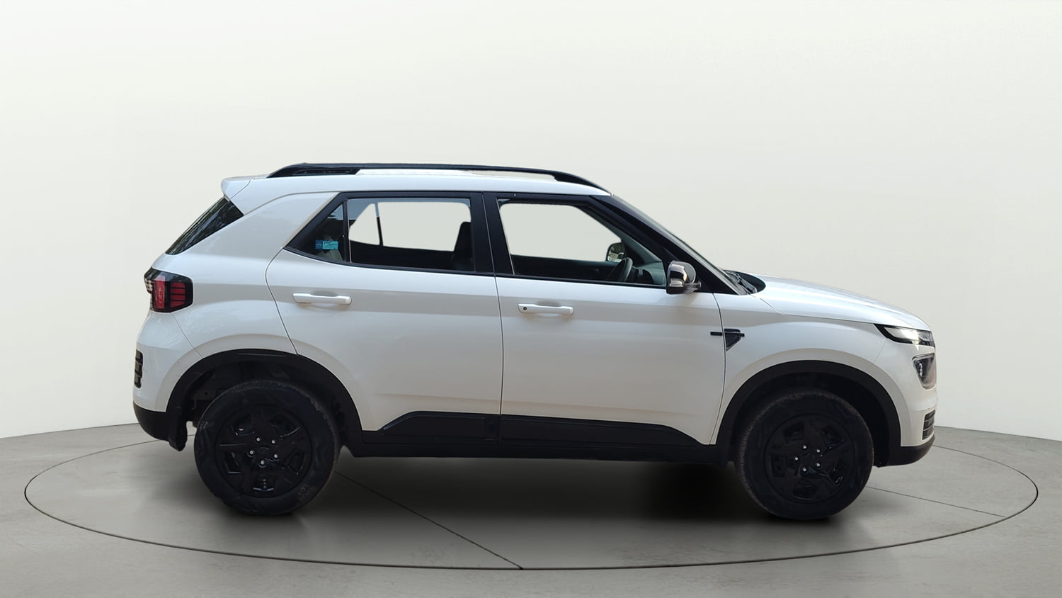 Used 2024 Hyundai Venue S (O) Plus 1.2 Petrol Adventure Edition Petrol Manual exterior RIGHT SIDE VIEW