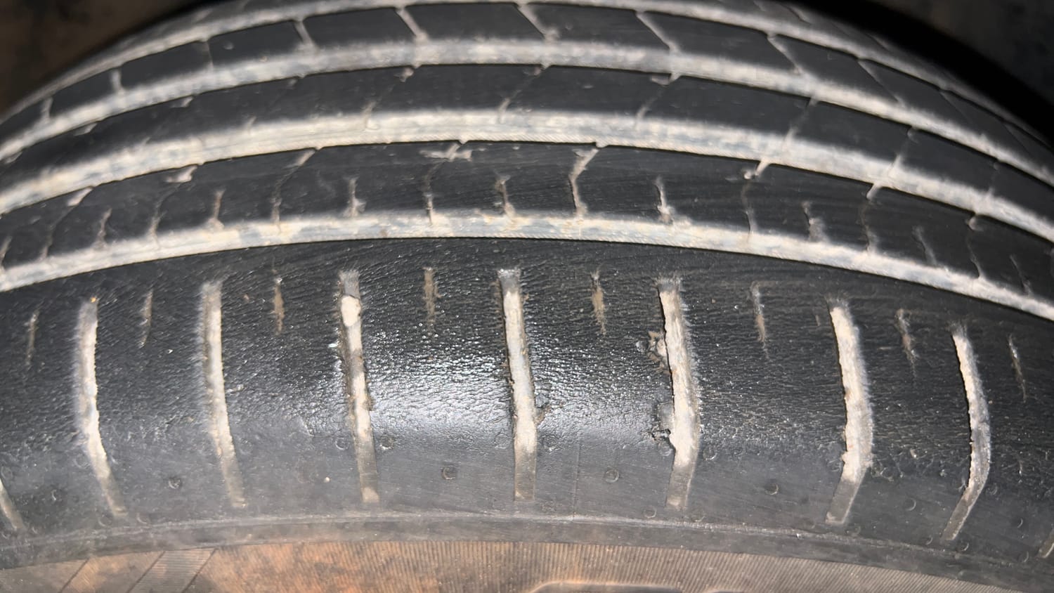 Used 2023 Tata Punch Kaziranga Creative iRA Pack AMT Petrol Automatic tyres LEFT FRONT TYRE TREAD VIEW