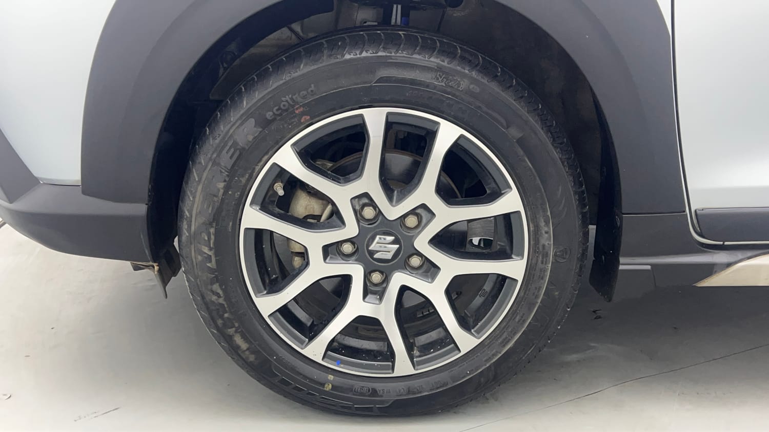 Used 2022 Maruti Suzuki XL6 Alpha Plus AT Petrol Petrol Automatic tyres LEFT FRONT TYRE RIM VIEW
