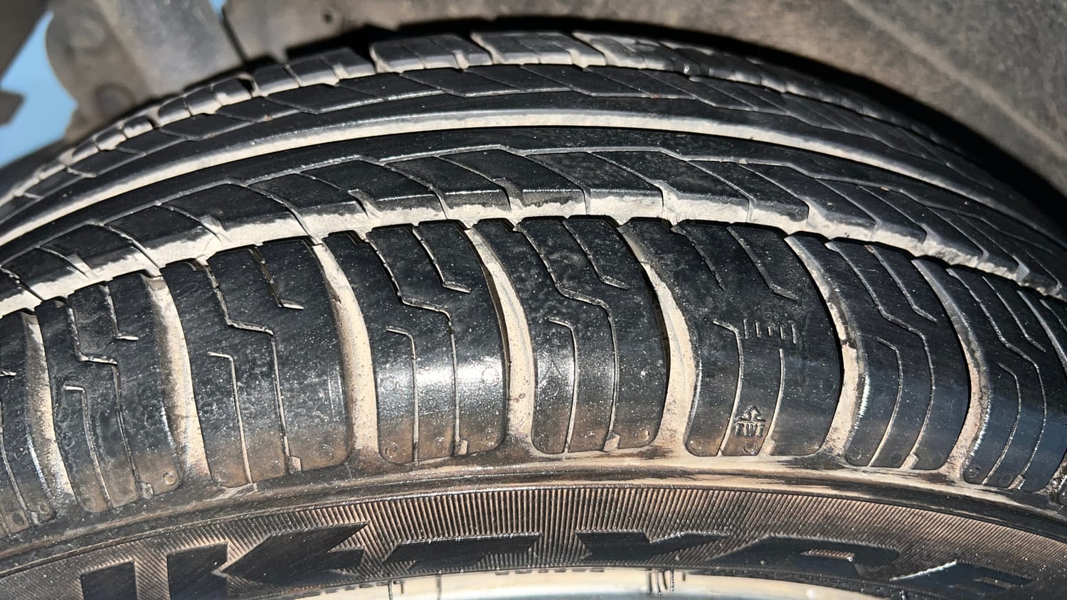 Used 2013 Maruti Suzuki Wagon R Stingray VXi Petrol Manual tyres RIGHT REAR TYRE TREAD VIEW