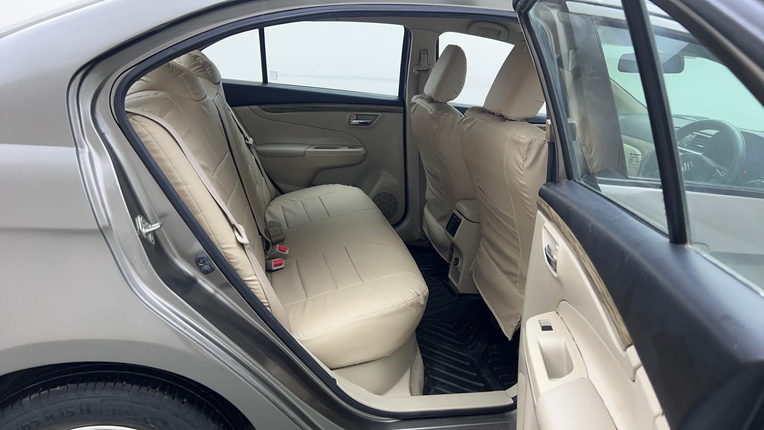 Used 2019 Maruti Suzuki Ciaz Delta Hybrid 1.5 Petrol Manual interior RIGHT SIDE REAR DOOR CABIN VIEW