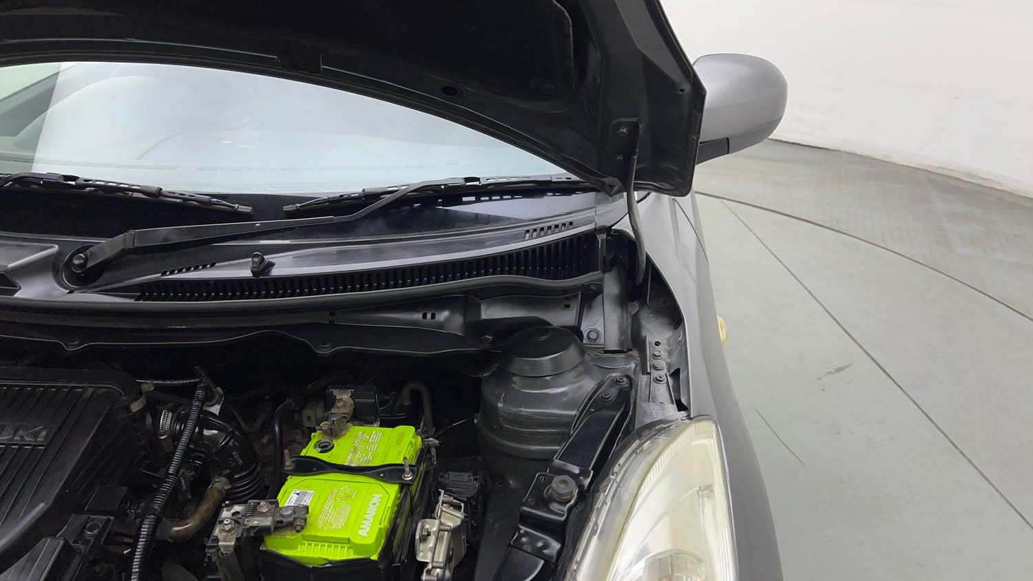 Used 2016 Maruti Suzuki Swift Lxi (O) Petrol Manual engine ENGINE LEFT SIDE HINGE & APRON VIEW