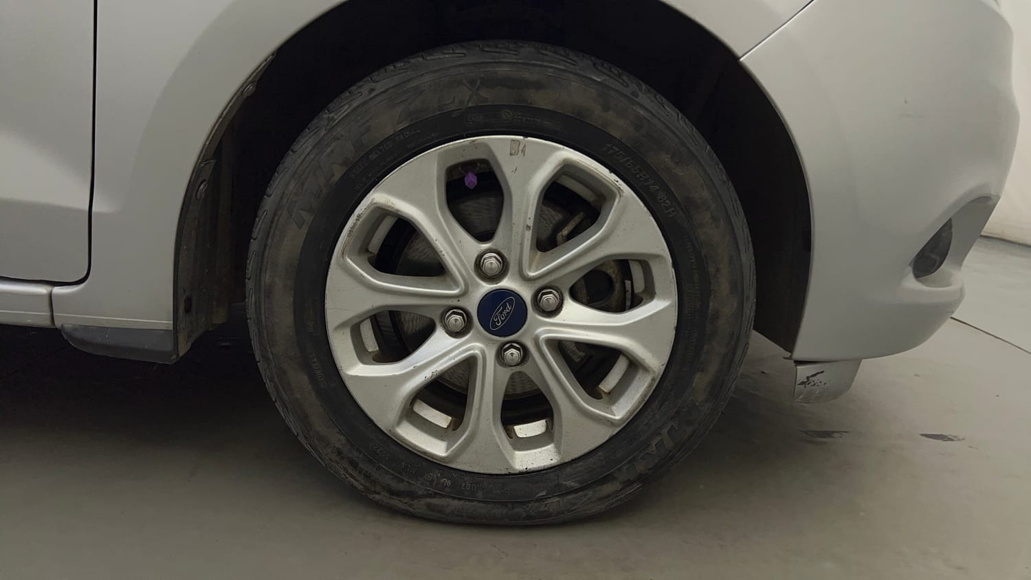 Used 2016 Ford Figo Titanium Plus 1.5 TDCi Diesel Manual tyres RIGHT FRONT TYRE RIM VIEW