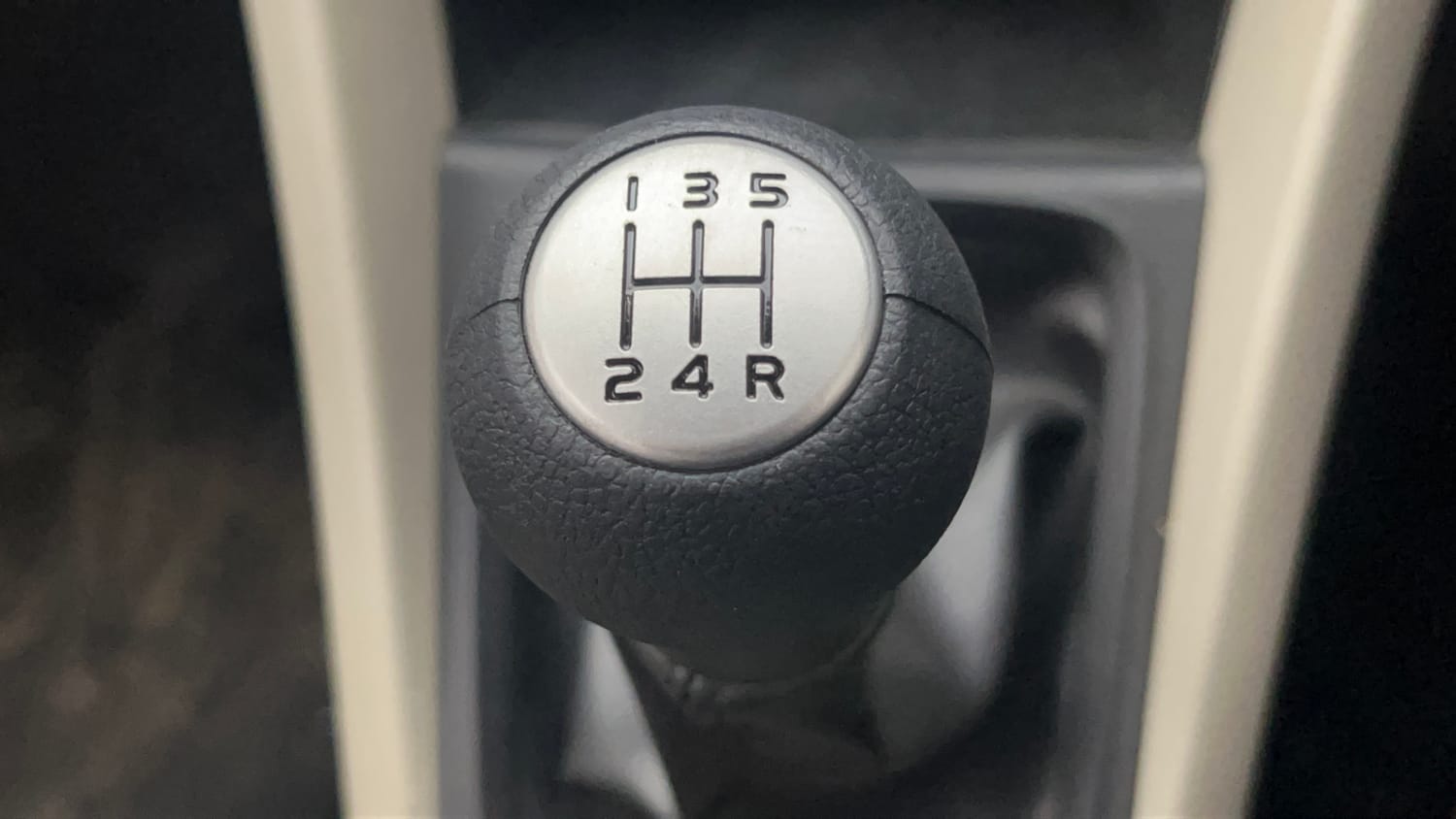 Used 2016 Maruti Suzuki Celerio ZXi Petrol Manual interior GEAR  KNOB VIEW