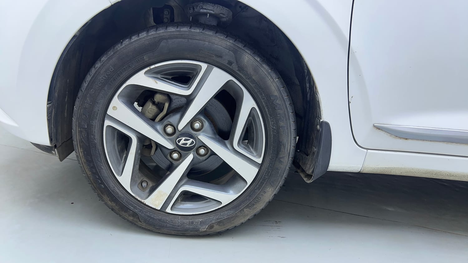 Used 2021 Hyundai Aura SX Plus 1.2 AMT Petrol Petrol Automatic tyres LEFT FRONT TYRE RIM VIEW