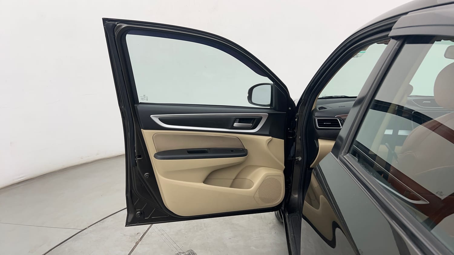 Used 2023 Honda Amaze VX MT 1.2 Petrol Petrol Manual interior LEFT FRONT DOOR OPEN VIEW