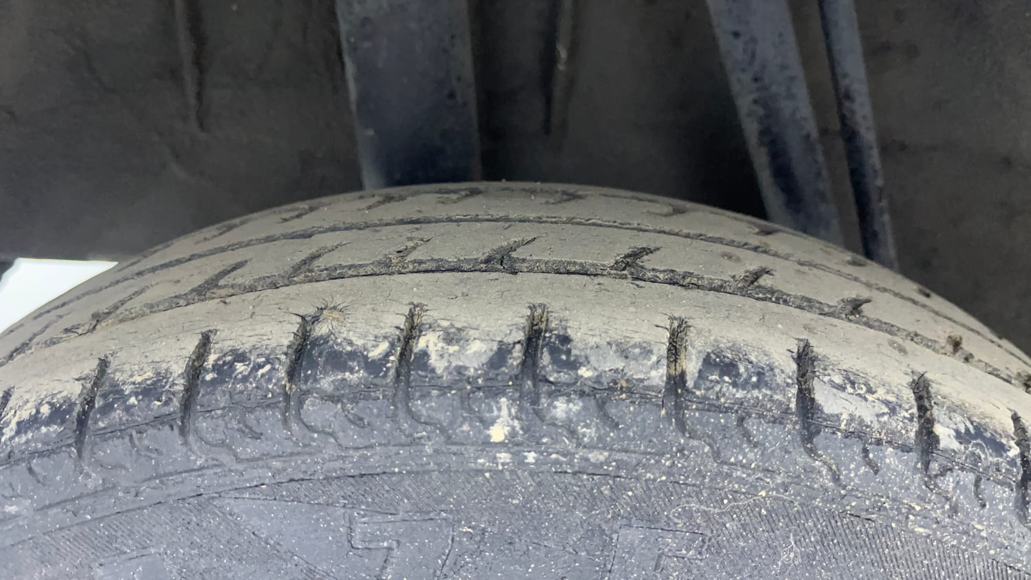 Used 2017 Renault Kwid CLIMBER 1.0 AMT Petrol Automatic tyres RIGHT REAR TYRE TREAD VIEW