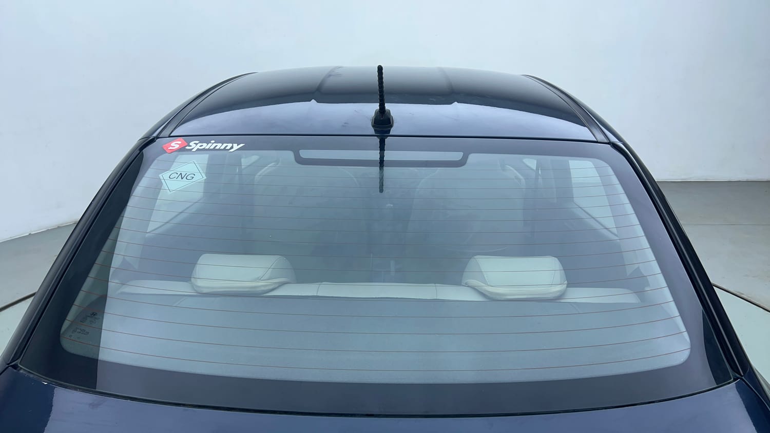 Used 2022 Hyundai Aura S 1.2 CNG Cng Manual top_features Rear defogger