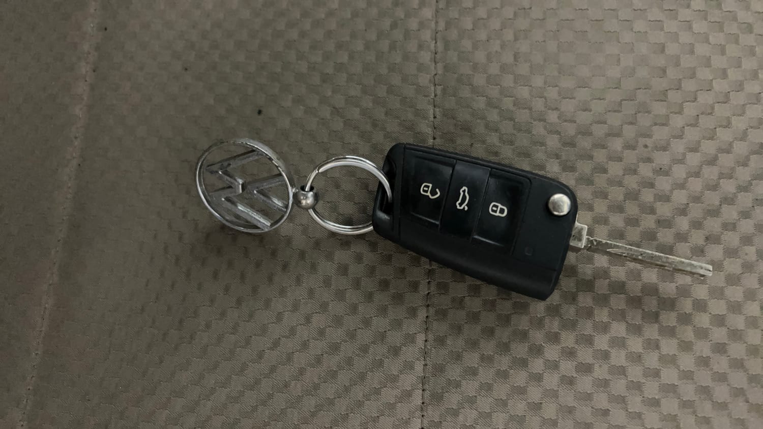 Used 2024 Volkswagen Virtus Highline 1.0 TSI AT Petrol Automatic extra CAR KEY VIEW
