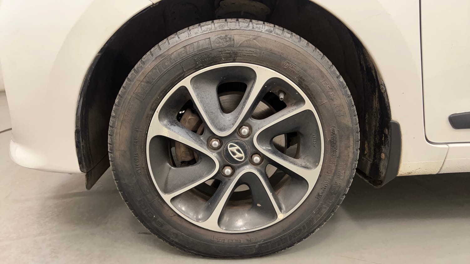 Used 2017 Hyundai Grand i10 Asta 1.2 Kappa VTVT Petrol Manual tyres LEFT FRONT TYRE RIM VIEW