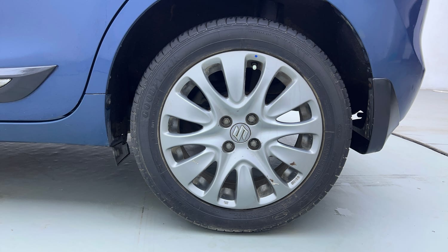 Used 2016 Maruti Suzuki Baleno Alpha 1.2 Petrol Manual tyres LEFT REAR TYRE RIM VIEW