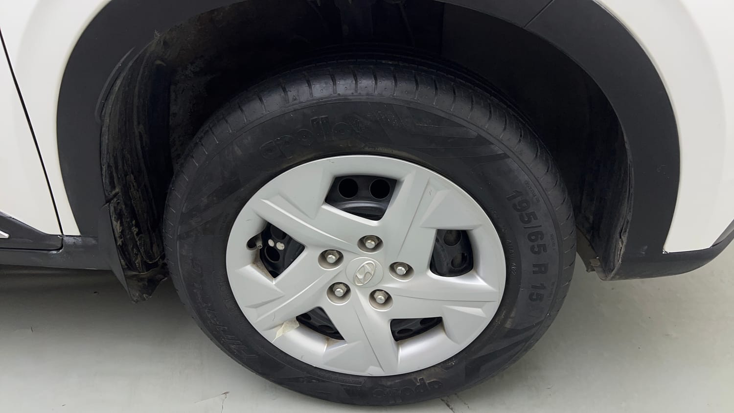 Used 2022 Hyundai Venue S Plus 1.2 Petrol Petrol Manual tyres RIGHT FRONT TYRE RIM VIEW
