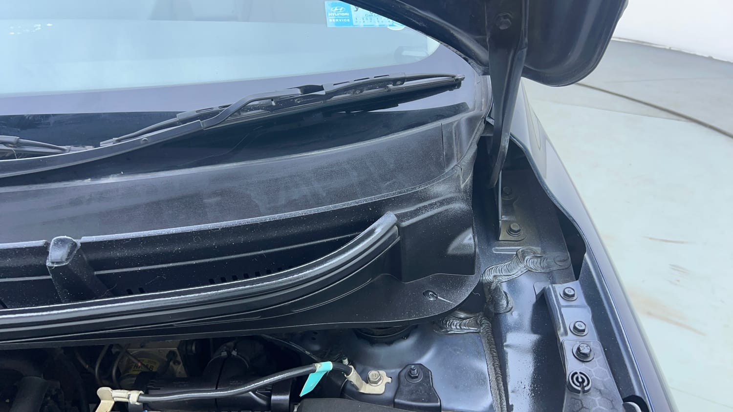 Used 2022 Hyundai Aura S 1.2 CNG Cng Manual engine ENGINE LEFT SIDE HINGE & APRON VIEW