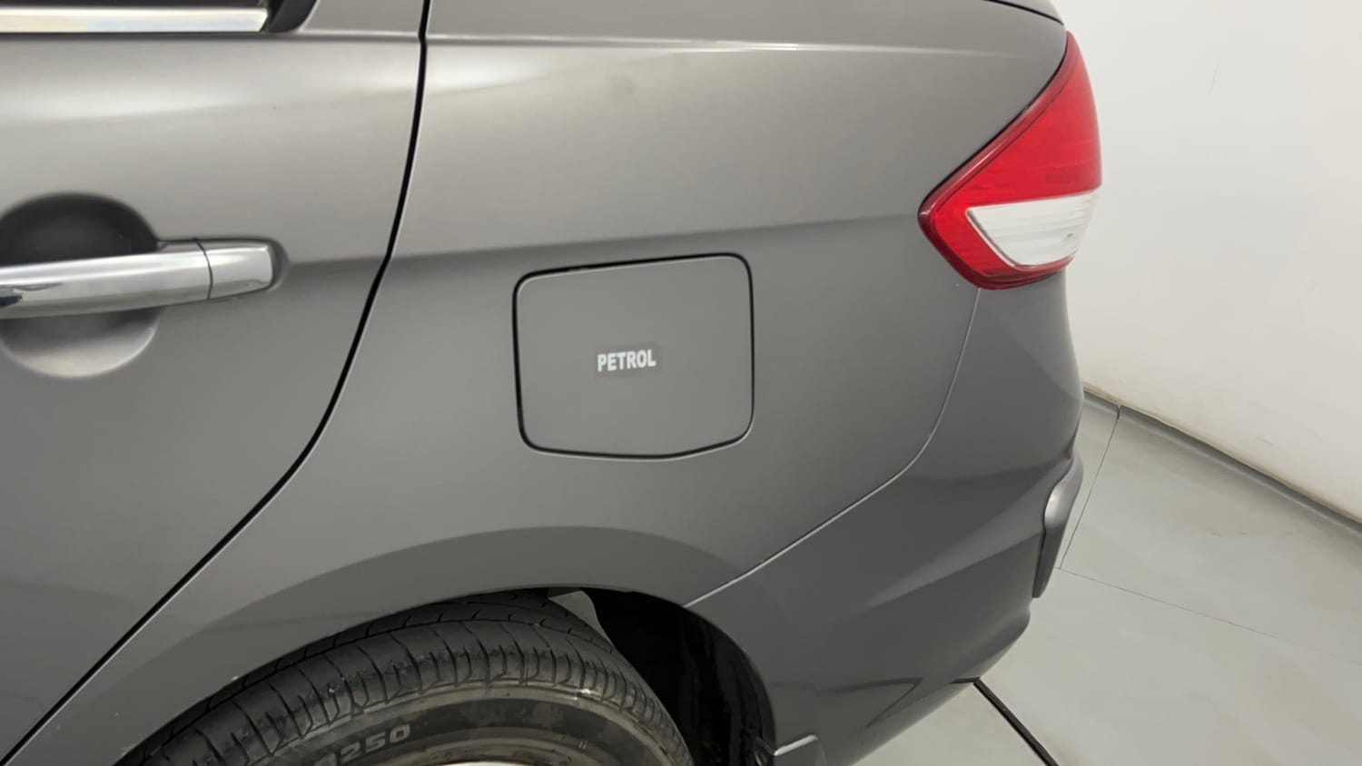 Used 2015 Maruti Suzuki Ciaz ZXi Petrol Manual dents MINOR SCRATCH