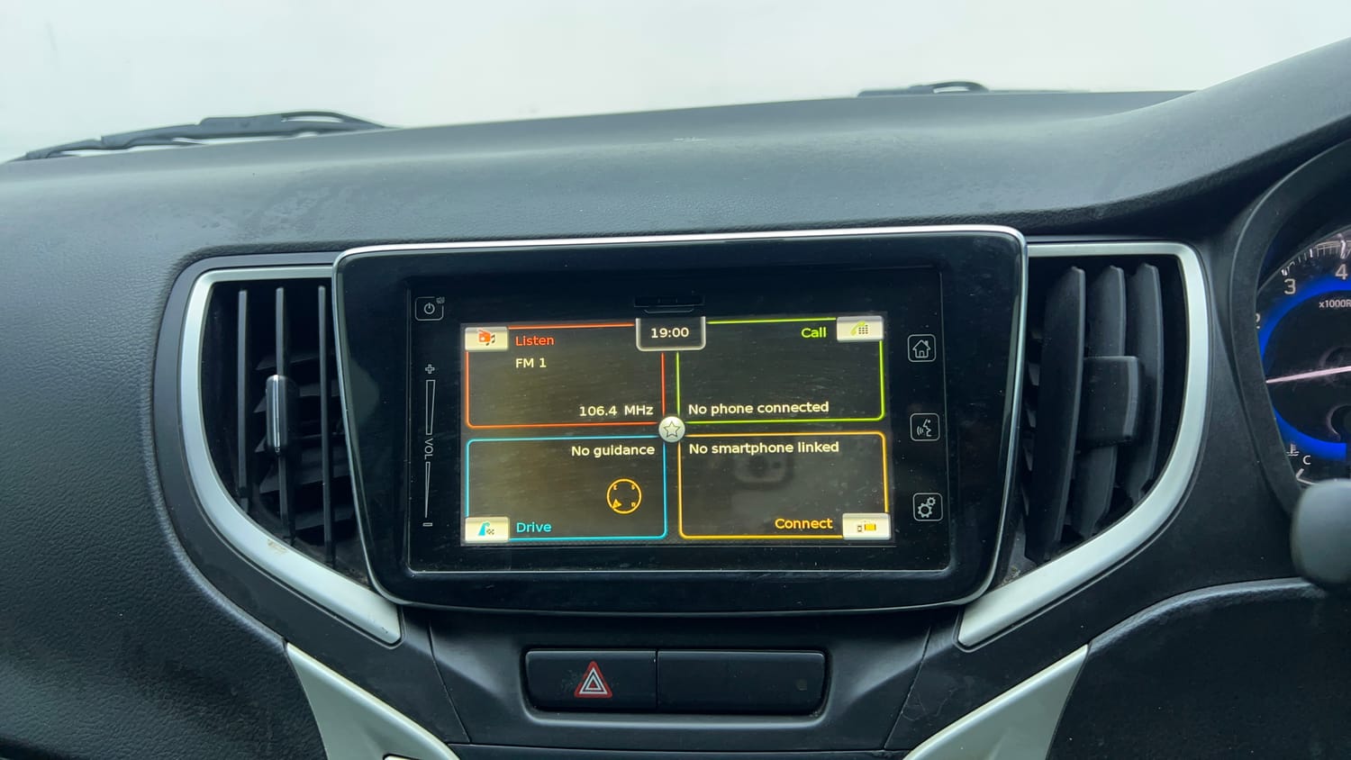 Used 2016 Maruti Suzuki Baleno Alpha 1.2 Petrol Manual top_features Touch screen infotainment system
