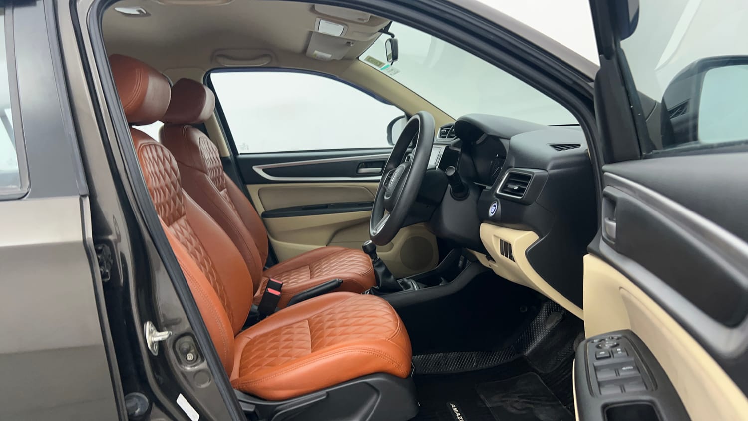 Used 2023 Honda Amaze VX MT 1.2 Petrol Petrol Manual interior RIGHT SIDE FRONT DOOR CABIN VIEW