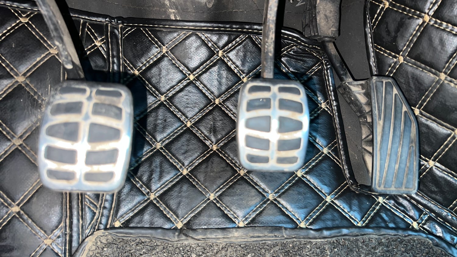 Used 2016 Maruti Suzuki Baleno Alpha 1.2 Petrol Manual interior PEDALS VIEW