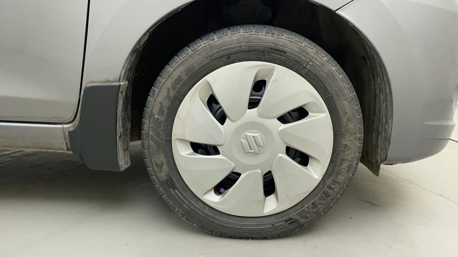 Used 2015 Maruti Suzuki Celerio ZXi Petrol Manual tyres RIGHT FRONT TYRE RIM VIEW