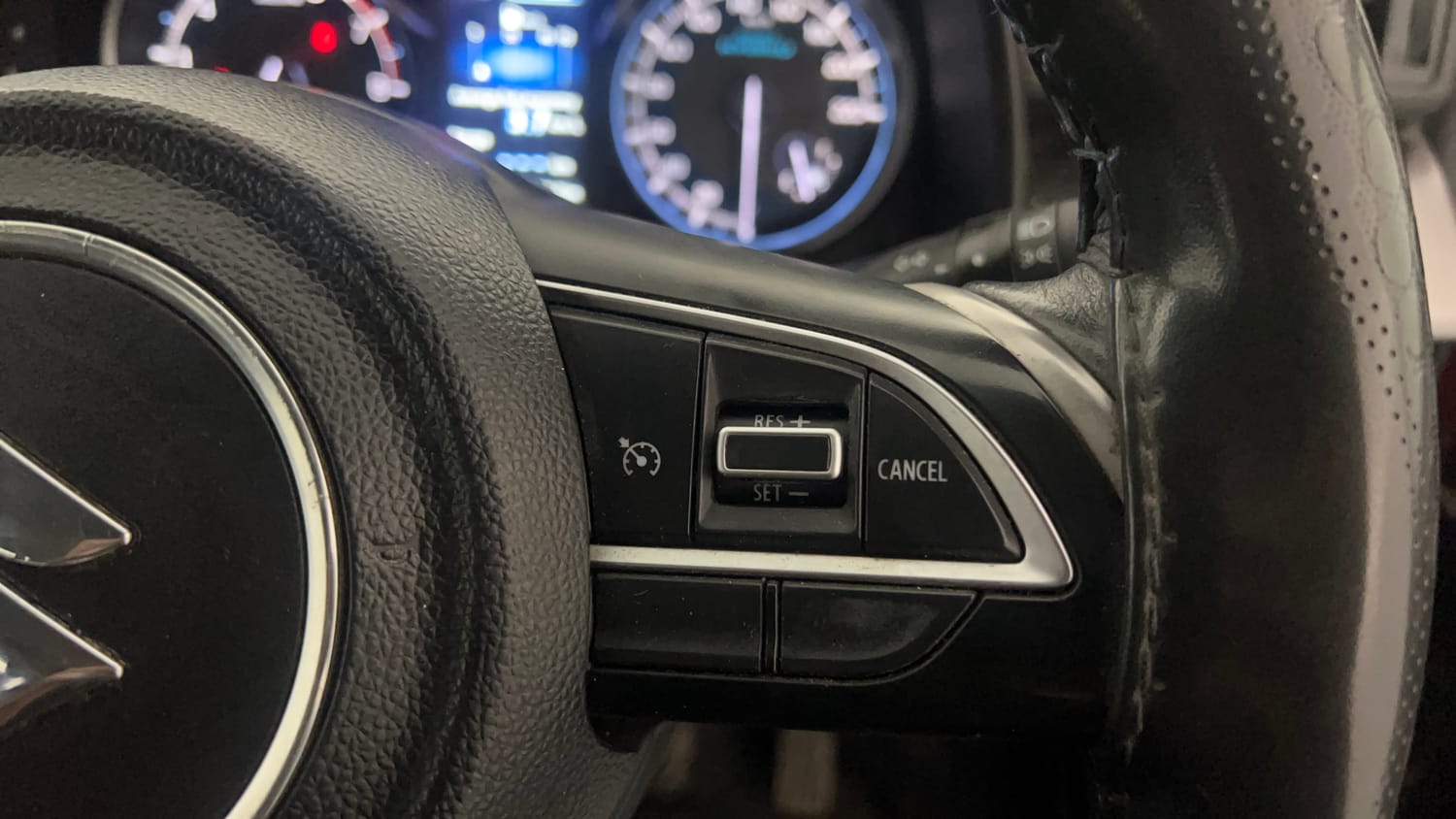 Used 2020 Maruti Suzuki XL6 Alpha MT Petrol Petrol Manual top_features Cruise control
