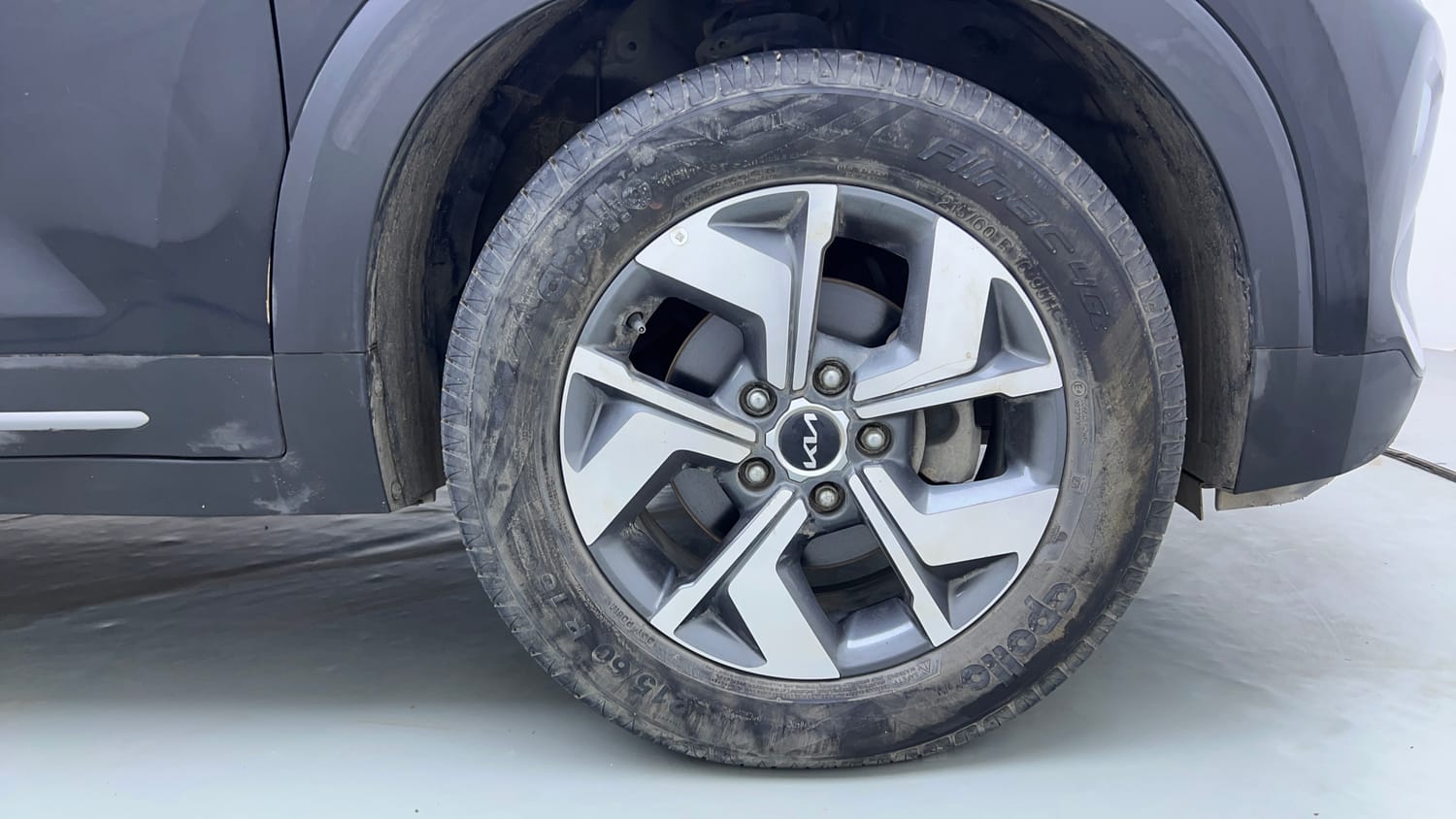 Used 2023 Kia Sonet HTX 1.5 AT Diesel Automatic tyres RIGHT FRONT TYRE RIM VIEW