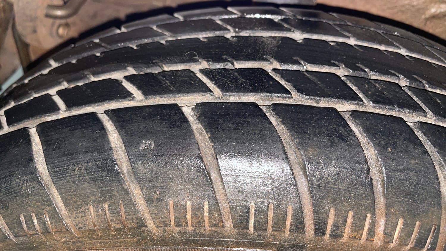 Used 2014 Maruti Suzuki Celerio VXi AMT Petrol Automatic tyres RIGHT REAR TYRE TREAD VIEW