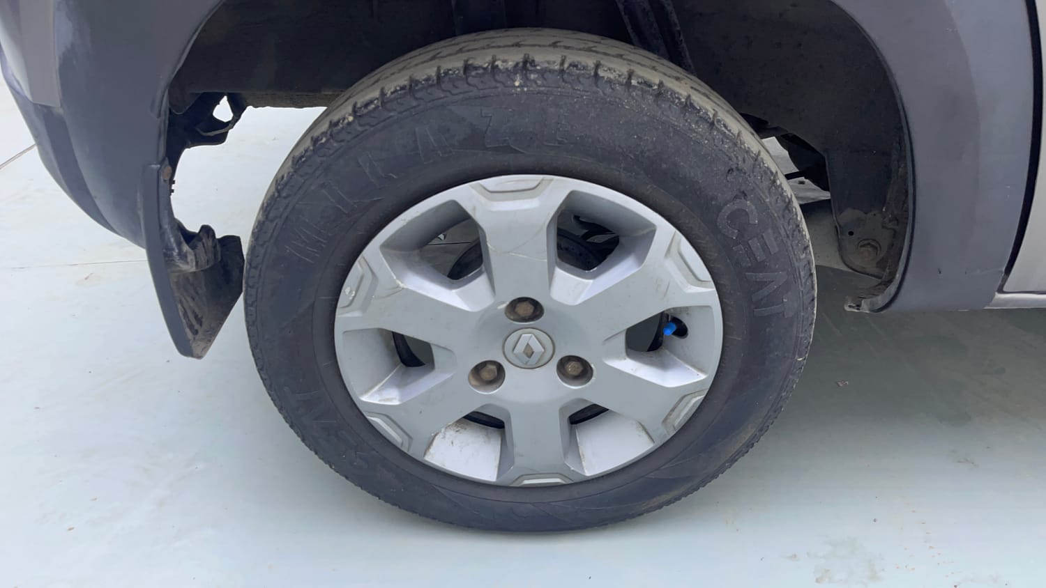 Used 2017 Renault Kwid CLIMBER 1.0 AMT Petrol Automatic tyres RIGHT REAR TYRE RIM VIEW