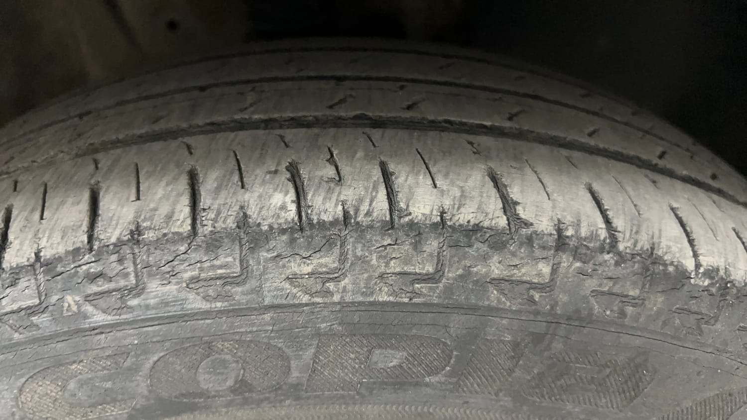 Used 2023 Maruti Suzuki Ignis Zeta 1.2 MT Petrol Manual tyres RIGHT FRONT TYRE TREAD VIEW